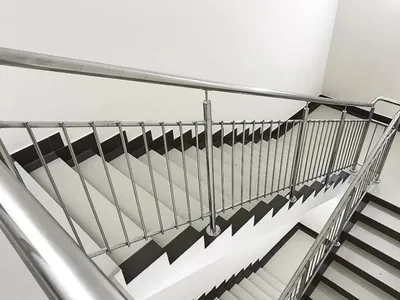 Преимущества уличных лестниц из металла
