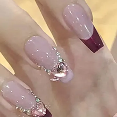 yevheniia_nails - КРАСНЫЙ ПЕДИКЮР – изумительно красивый дизайн ногтей,  который решиться выполнить не каждая девушка. Красный оттенок относится к  классическому, поэтому часто встречается в маникюре и педикюре. Он  сочетается с контрастными оттенками,