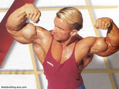 Ли Прист (Lee Priest), поделился мыслями о своем неудачном выступлении на  \"Олимпии-2003\" и о пожизненной дисквалификации из IFBB Pro League, Мистер  Олимпия 2003 года. В образе очаровательной блондинки., фотографии,  биография, соревнования, бодибилдинг