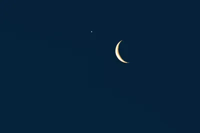 23.04.23 луна небо красиво и какая то хрень - ЯПлакалъ