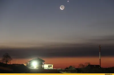 Одновременно пугающе и красиво»: огромная Луна зависла в небе над Самарой 1  августа - KP.RU