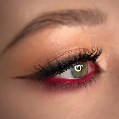 Зеленый макияж глаз: образы для вдохновения и практичные советы | Glamour