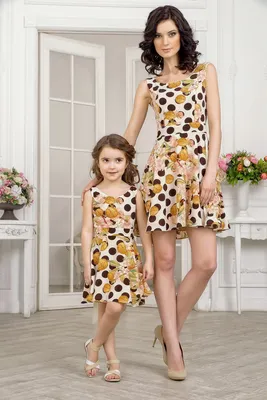 Мама и дочка в одинаковых платьях - Мода и стиль | NEWHOUSE
