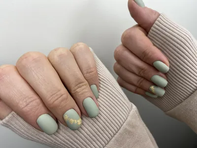 27 праздничных дизайнов маникюра с изюминкой на короткие ногти, украсят в  любом возрасте | KPIZ.ru