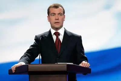 А вот и причина развода: у жены кремлевского шута Медведева роман с  возможным преемником Путина — Общество