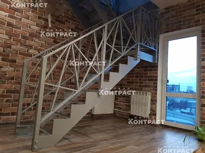 Лестница на второй этаж на тетиве из металла ЛС-2155 - купить в  Санкт-Петербурге, цена от 650000 руб.