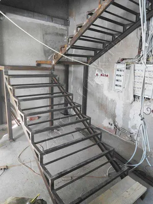 Лестница на второй этаж на металлическом каркасе - Айронлайн