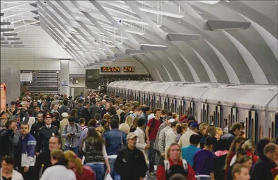 5 самых перегруженных участков метро Москвы, где в час-пик вагоны битком |  Ностальгия по СССР и 90-м | Дзен