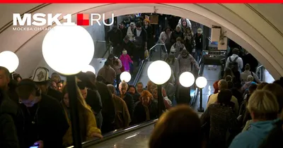 На станции метро \"Комендантский проспект\" утро началось со столпотворения