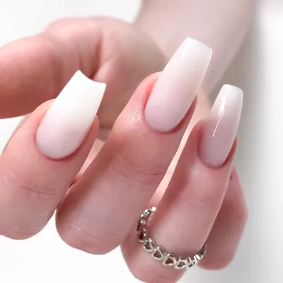 Milky nails дизайны 2021-2022: как создать самый трендовый маникюр молочными  базами, топами и гелями