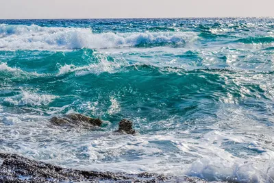 Как образуются волны в море и океане?