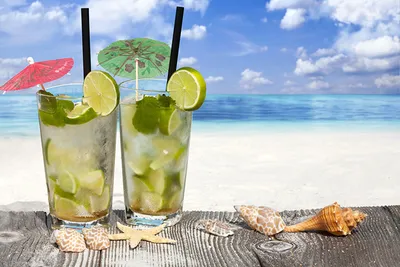 Обои для рабочего стола пляжа два Море Мохито стакана Еда Коктейль