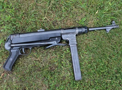 File:MP 40 Schmeisser Machine pistol- randolf museum.jpg - Wikipedia