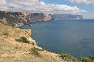 Свадебная фотосессия у моря в Крыму. Мыс Фиолент и пляж Кача.