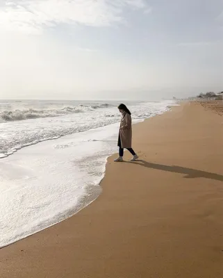 Фото идеи | Визуал блога on Instagram: \"Фото идеи на пляже 🌊🦀 • Сохраняй  и не теряй ❤️❤️\"