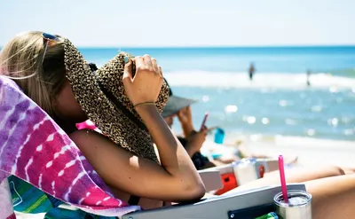 Лето, море, пляж. Дни нашей жизни:) | Девушка в зелёном саду🍎 Крым❤️ | Дзен