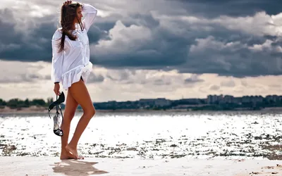 Актриса Елена Подкаминская в мокрой рубашке изумила сексуальным фото на  пляже (фото) - Новости шоу бизнеса | Сегодня
