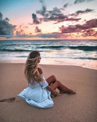 Девушка у моря со спины рисунок - 66 фото