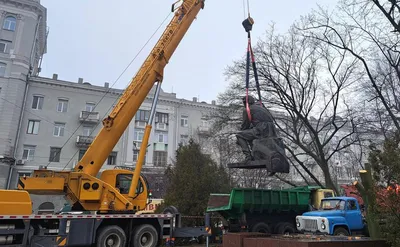 В Днепре снесли памятник Александру Матросову работы Вучетича