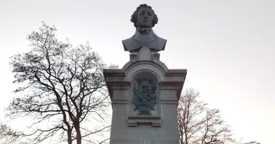 Файл:Памятник Лазарю Глобе в Днепре.jpg — Википедия
