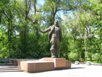 Файл:Памятник Маргелову в Днепре.jpg — Википедия