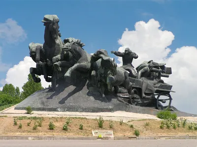 Какие посмотреть памятники в Ростове?