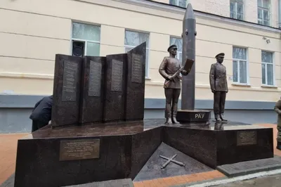 В Ростове коммунисты потребовали снести памятник белому офицеру Петру  Врангелю