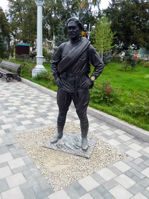 Файл:Памятник товарищу Сухову (Самара).jpg — Википедия
