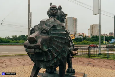 Необычные памятники Томска и их история: прогулка по городу