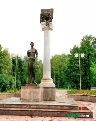 Неизвестные в Томске раскрасили памятник Кирову | 18.06.2018 | Томск -  БезФормата