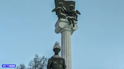 Принц ищет свою Золушку: необычный памятник появился в центре Томска