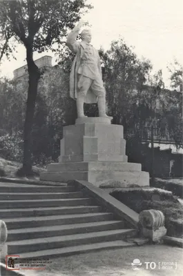 Файл:Памятник Фёдору Зинченко (Томск).jpg — Википедия