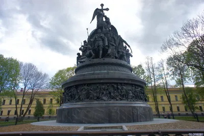 Городская скульптура Великого Новгорода: от Рюрика до Мойдодырихи