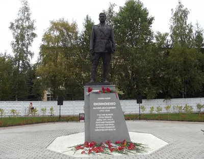 На проспекте Корсунова открыли памятник Василию Филимоненко — GPVN.RU