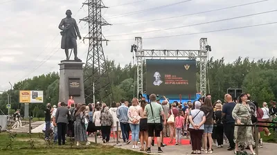 Сегодня в Великом Новгороде открыли памятник Гавриилу Державину