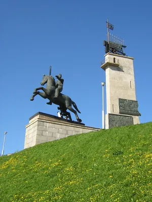 File:Monument pobedy.jpg - Wikimedia Commons
