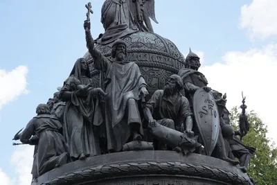В Великом Новгороде открыли памятник Ярославу Мудрому | Новгородские  Ведомости
