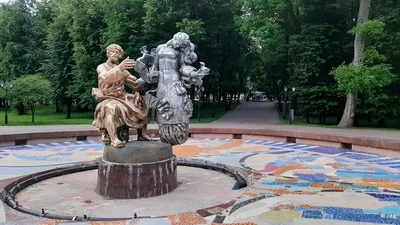Памятник туристке в Великом Новгороде - фото, отзывы 2023, рейтинг, телефон  и адрес
