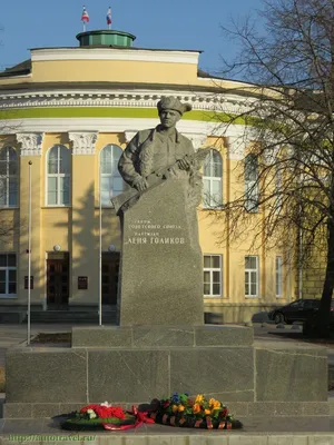 Наука для новгородцев — норма жизни»: возле НТШ открыли памятник Ярославу  Мудрому