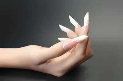 Дизайн длинных нарощенных ногтей - 46 фото
