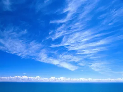 Голубое небо с белыми облаками. Четкая картина неба и облаков. Только  драматическая и красивая на фоне неба. Небо летом и весной н Стоковое Фото  - изображение насчитывающей праздник, день: 177773612