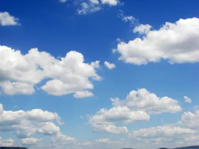Небо красивые пушистые облака, …» — создано в Шедевруме