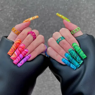 Неоновый маникюр: 10 самых трендовых дизайнов ногтей на лето 2022 | theGirl