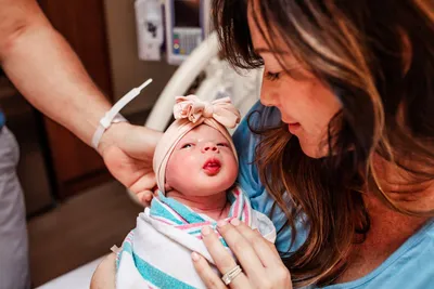 Eye Opening First Hour After Giving Birth Newborn Care Protocols — Paulina  Splechta: South Florida Birth and Newborn Photographer