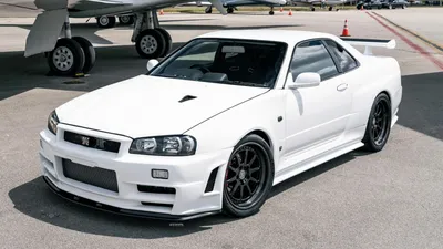 Evolution of Power and Performance: Nissan Skyline GT-R R34 vs. R35 |  F1rstMotors