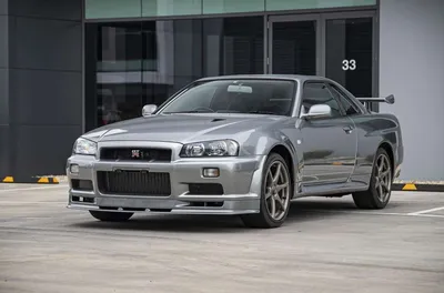 Evolution of Power and Performance: Nissan Skyline GT-R R34 vs. R35 |  F1rstMotors