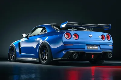 2020 Nissan GTR 50th Anniversary Edition vs R34 Skyline GTR V-Spec - Meet  Your Heroes - YouTube