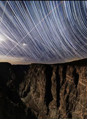 Ландшафт ночи с Miklky застрелен ночного неба долгой выдержки пути Стоковое  Изображение - изображение насчитывающей фантазия, природа: 194072189
