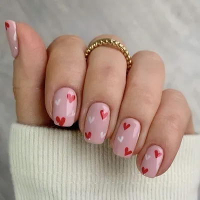 Белый маникюр: 10 красивых идей дизайна ногтей на День святого Валентина и  не только | theGirl