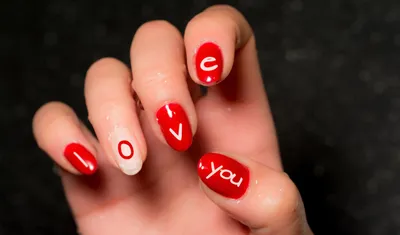 Модный маникюр на День святого Валентина: 10 самых красивых дизайнов для  ногтей любой длины | theGirl